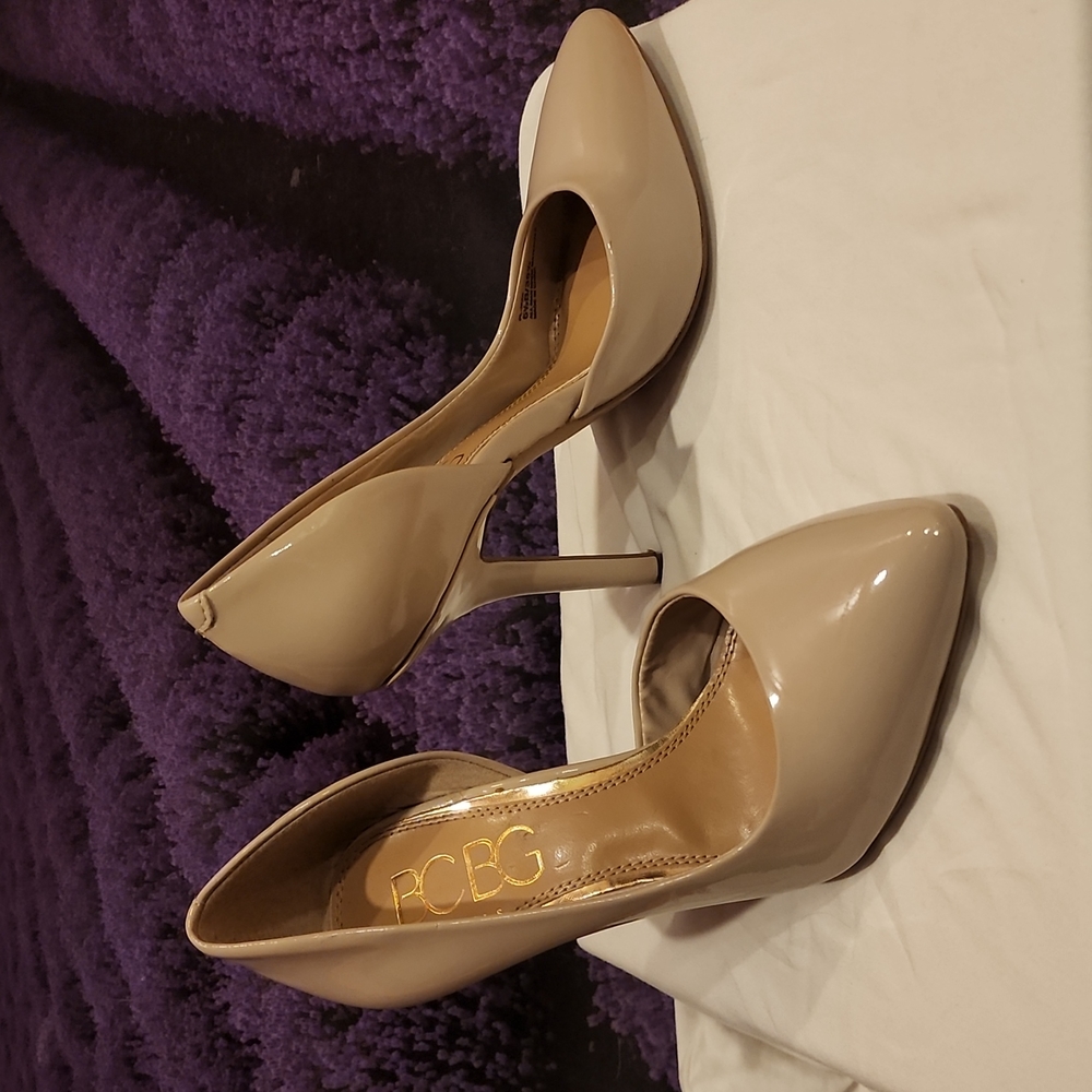 BCBG nude patent leather pump.